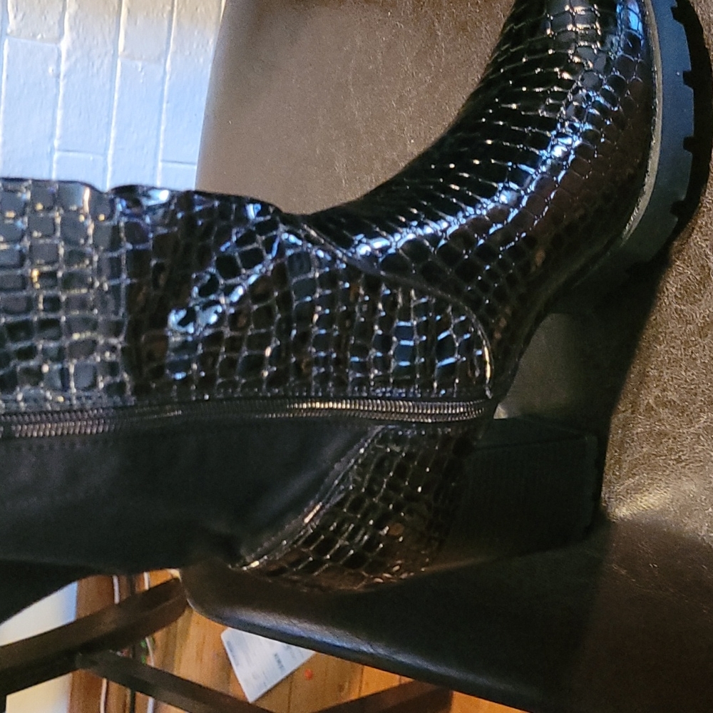 Boot - Picture 3 of 5
